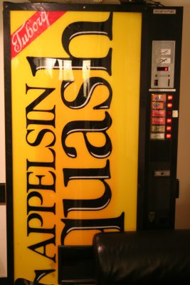 The vending machine seen from the front